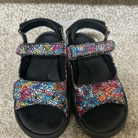 Wolky Rio Red Platform Sandal. Wearable Art. Sz 37/6.5 Comfort shoe. Colorful - Picture 3 of 10